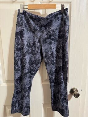 Patagonia Black and Purple Patterned Capri Leggings